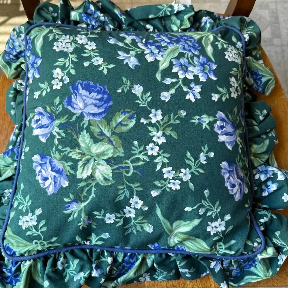 Vintage 90s Cottage Core Green Floral Square Pillow 16